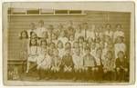 Group portrait of primary school children, [Queensland?], 1918