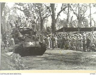 BOUGAINVILLE ISLAND, 1944-11-13. MAJOR DAVIS OF THE 37TH UNITED STATES DIVISION OUTLINING THE MAIN POINTS OF A NEW TYPE OF AMERICAN FLAME THROWER FITTED TO A GENERAL SHERMAN M4A3 MEDIUM TANK TO ..