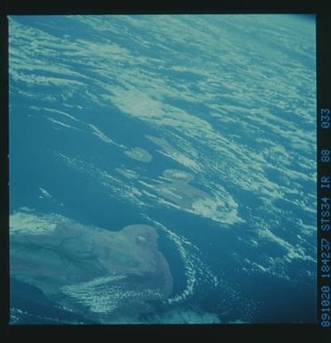 S34-88-033 - STS-034 - STS-34 infrared earth observations
