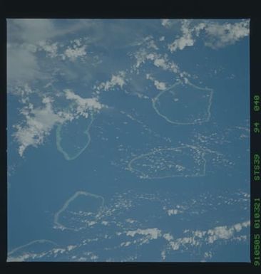 S39-94-040 - STS-039 - STS-39 earth observations