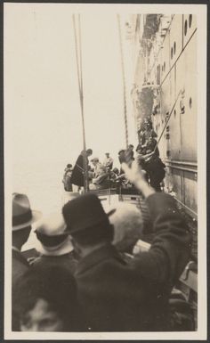 Passengers disembarking the Aorangi at Motuihe Island, February 1930