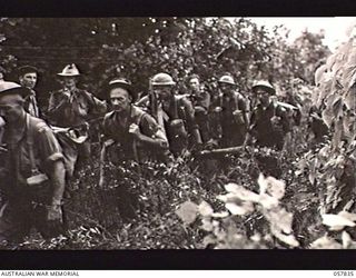 FINSCHHAFEN, NEW GUINEA. 1943-10-02. AUSTRALIAN INFANTRYMEN MOVING INTO A NEW POSITION ON THE BUMI RIVER NEAR THE COAST