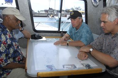 [Assignment: 48-DPA-SOI_K_Kwajalein_6-11-07] Pacific Islands Tour: Visit of Secretary Dirk Kempthorne [and aides] to Kwajalein Atoll, of the Republic of Marshall Islands [48-DPA-SOI_K_Kwajalein_6-11-07__DI14278.JPG]