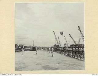 TOROKINA, BOUGAINVILLE ISLAND. 1944-12-15. MAJOR GENERAL O.W. GRISWOLD, COMMANDING GENERAL, 14TH UNITED STATES CORPS TAKING THE SALUTE FROM AN AMERICAN GUARD OF HONOUR BEFORE BOARDING A SHIP FOR ..