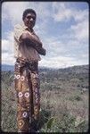 Western Highlands: man wearing length of fabric, secured with belt