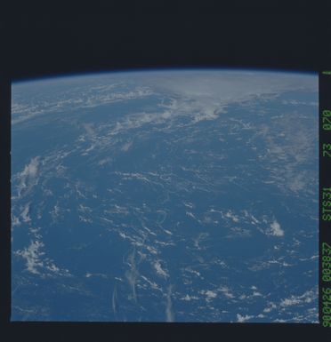 S31-73-070 - STS-031 - STS-31 earth observations