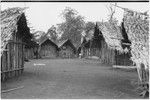 Yeria, Wanuma Census Division: cluster of houses, men and dog