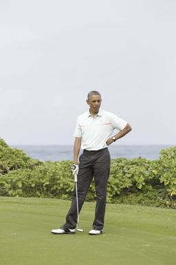 Barack Obama plays golf with Prime Minister Najib Razak, Joe Paulsen, and Mike Brush in Kaneohe Bay, Hawaii, December 24, 2014