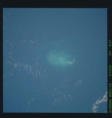 S39-94-037 - STS-039 - STS-39 earth observations