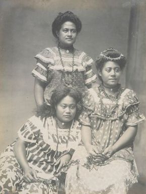 Trio of Samoan young women