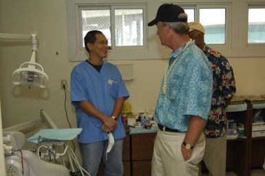 [Assignment: 48-DPA-SOI_K_Kwajalein_6-11-07] Pacific Islands Tour: Visit of Secretary Dirk Kempthorne [and aides] to Kwajalein Atoll, of the Republic of Marshall Islands [48-DPA-SOI_K_Kwajalein_6-11-07__DI14341.JPG]