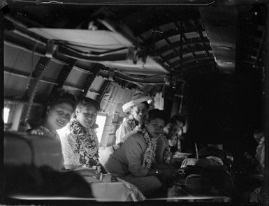 Passengers on Dakota aircraft, Aitutaki