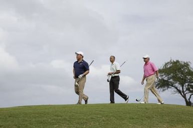 Barack Obama plays golf with Prime Minister Najib Razak, Joe Paulsen, and Mike Brush in Kaneohe Bay, Hawaii, December 24, 2014