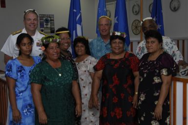 [Assignment: 48-DPA-SOI_K_Pohnpei_6-10-11-07] Pacific Islands Tour: Visit of Secretary Dirk Kempthorne [and aides] to Pohnpei Island, of the Federated States of Micronesia [48-DPA-SOI_K_Pohnpei_6-10-11-07__DI13710.JPG]