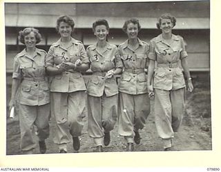 NEW BRITAIN. 1945-03-20. MEMBERS OF THE ARMY MEDICAL WOMEN'S SERVICE ABOUT TO GO ON A TOUR OF INSPECTION. IDENTIFIED PERSONNEL ARE: VFX12172 PRIVATE B. JONES (5); VFX128592 PTE A. VIGOR (1); ..
