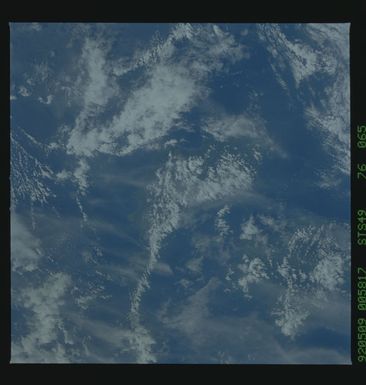 S49-76-065 - STS-049 - Earth observations taken during the STS-49 mission