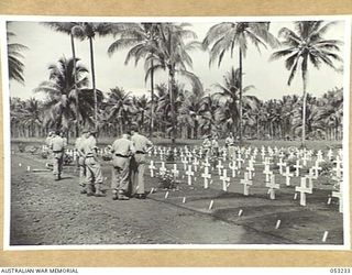 MILNE BAY, NEW GUINEA. 1943-06-26. SUNDAY AT MILNE BAY WAR CEMETERY BRINGS MANY FRIENDS TO PAY THEIR RESPECTS