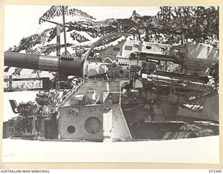 PORT MORESBY, NEW GUINEA. 1944-05-24. THE CRADLE PIECE AND UPPER MOUNTING OF NO 2 GUN AT BASILISK BATTERY, 801ST ANTI AIRCRAFT AND COAST ARTILLERY BATTERY AT HQ MORESBY BASE SUB AREA. CONSTRUCTION ..