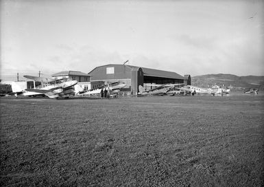 Aircraft of Cook Strait Airways and Union Airways at Rongotai
