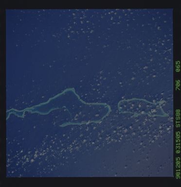 STS088-706-065 - STS-088 - Earth observation taken during STS-88 mission