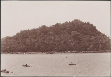 Canoers off the landing at Merig, viewed from the west, Banks Islands, 1906 / J.W. Beattie