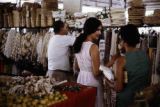 French Polynesia, people shopping at Papeete market