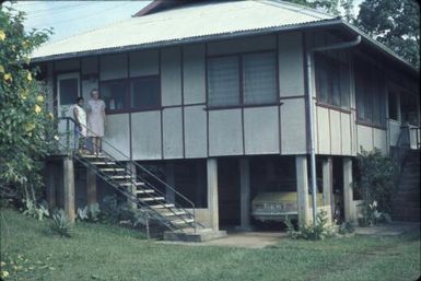 House at Yagaum : Papua New Guinea, 1974 / Terence and Margaret Spencer
