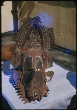 Mask (2) : Papua New Guinea / Terence and Margaret Spencer