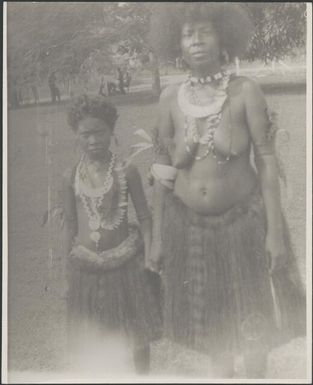 Papuan woman and a girl wearing grass skirts, Port Moresby, Papua, ca. 1923 / Sarah Chinnery