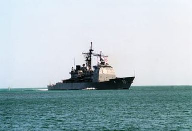 A starboard bow view of the guided missile cruiser USS CHOSIN (CG-65) as it nears the entrance to the channel for a visit to Naval Station, Pearl Harbor, Hawaii.