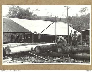 SOGERI, NEW GUINEA. 1943-11-20. STAFF PERSONNEL OF THE SCHOOL OF SIGNALS, NEW GUINEA FORCE WORKING AT THE UNIT SAWMILL. ALL TIMBER USED IN THE CONSTRUCTION OF THE BARRACKS AND OTHER BUILDINGS IS ..