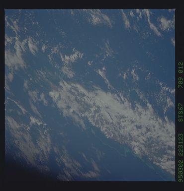 STS067-709-012 - STS-067 - Earth observations taken from shuttle orbiter Endeavour during STS-67 mission