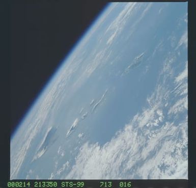 STS099-713-016 - STS-099 - Earth observations of the Hawaiian Islands taken from OV-105 during STS-99
