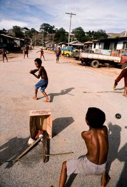 Papua New Guinea: Street cricket