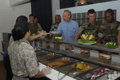 [Assignment: 48-DPA-SOI_K_Guam_6-6-7-07] Pacific Islands Tour: Visit of Secretary Dirk Kempthorne [and aides] to Guam, U.S. Territory [48-DPA-SOI_K_Guam_6-6-7-07__DI11994.JPG]