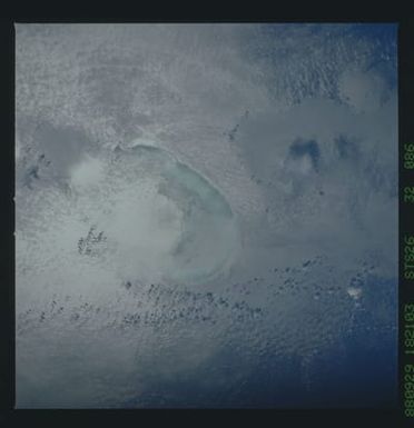S26-32-086 - STS-026 - STS-26 earth observations