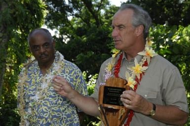 [Assignment: 48-DPA-SOI_K_Amer_Sam] Pacific Islands Tour: Visit of Secretary Dirk Kemmpthorne [and aides] to American Samoa, U.S. Territory [48-DPA-SOI_K_Amer_Sam__DI15300.JPG]