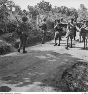 1942-12-16. PAPUA. BUNA. AUSTRALIAN WOUNDED GO OUT AS AMERICAN TROOPS MOVE IN. (NEGATIVE BY G. SILK)