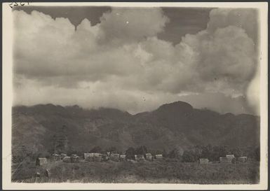 Huts of hillmen Onoghi, 120 miles inland from Yule Island, Papua New Guinea, ca. 1922 / Frank Hurley