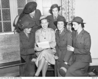 SYDNEY, NSW. 1944-03-20. INFORMAL GROUP PORTRAIT OF MEMBERS OF THE AUSTRALIAN ARMY MEDICAL WOMEN'S SERVICE (AAMWS) ON LEAVE FROM NEW GUINEA. THEY ARE:- PRIVATE V. LANCASTER (1); PRIVATE C. STRONG ..