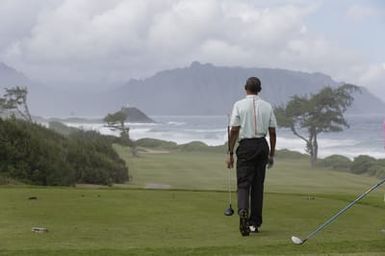 Barack Obama plays golf with Prime Minister Najib Razak, Joe Paulsen, and Mike Brush in Kaneohe Bay, Hawaii, December 24, 2014