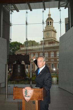 [Assignment: 48-DPA-07-13-08_SOI_K_Philly_Rec] Reception at Independence National Historical Park for attendees at the National Governors Association Centennial Meeting in Philadelphia, Pennsylvania. Secretary Dirk Kempthorne [and Independence National Historical Park Deputy Superintendent Darla Sidles delivered official remarks; and the Secretary conversed with fellow NGA attendees, among them Pennsylvanina Governor Edward Rendell, Vermont Governor James Douglas, Wyoming Governor Dave Freudenthal, Guam Governor Felix Camacho, former Tennessee Governor Don Sundquist, and former Michigan Governor John Engler.] [48-DPA-07-13-08_SOI_K_Philly_Rec_IOD_9321.JPG]