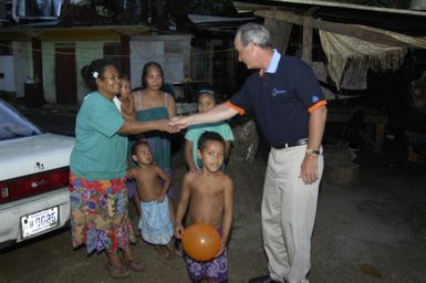 [Assignment: 48-DPA-SOI_K_Pohnpei_6-10-11-07] Pacific Islands Tour: Visit of Secretary Dirk Kempthorne [and aides] to Pohnpei Island, of the Federated States of Micronesia [48-DPA-SOI_K_Pohnpei_6-10-11-07__DI14039.JPG]