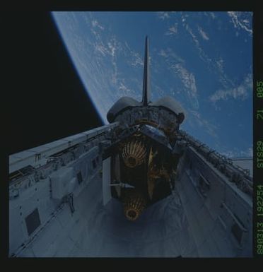 S29-71-005 - STS-029 - Deployment of TDSR-D from Discovery payload bay