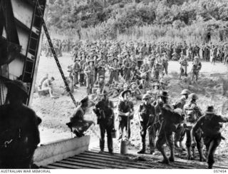 FINSCHHAFEN, NEW GUINEA. 1943-09-22. TROOPS OF THE FINSCHHAFEN FORCE WAITING TO EMBARK ABOARD AN LST (LANDING SHIP, TANK)