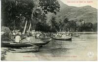 Iles Sous le Vent de Tahiti Huahine. - Régates (14 juillet). - Equipes de femmes se préparant au départ