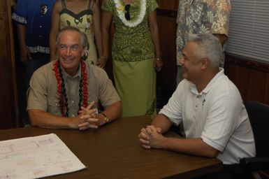 [Assignment: 48-DPA-SOI_K_Amer_Sam] Pacific Islands Tour: Visit of Secretary Dirk Kemmpthorne [and aides] to American Samoa, U.S. Territory [48-DPA-SOI_K_Amer_Sam__DI15336.JPG]