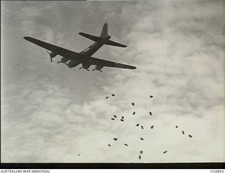 LOS NEGROS ISLAND, ADMIRALTY ISLANDS. C. 1944-03. US AIR FORCE B17 FLYING FORTRESS AIRCRAFT DROPPING BLOOD PLASMA AND FOOD BY PARACHUTE TO GROUND TROOPS AT MOMOTE AIRSTRIP