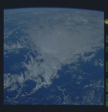 S31-73-076 - STS-031 - STS-31 earth observations