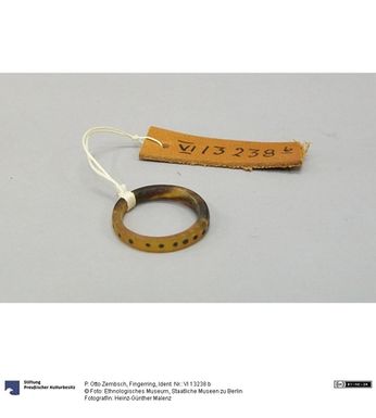 ["Fingerring"]